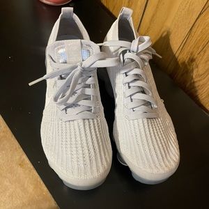 Womens Nike flynit 3 8.5